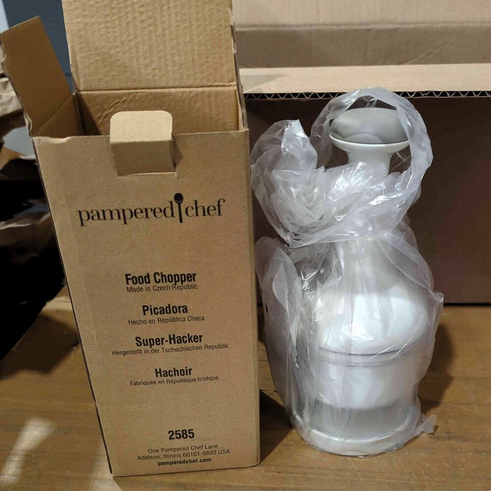 (Brand New) Pampered Chef Push Function Food Chopper - White #2585